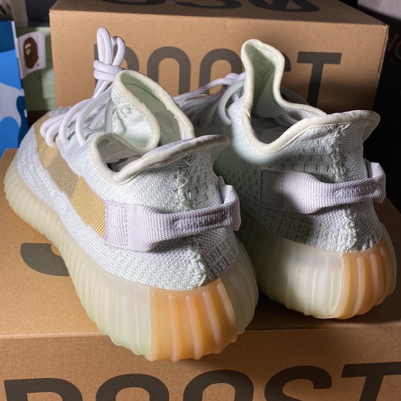 Yeezy 350 Boost Hyperspace size 10 - Picture 2 of 7